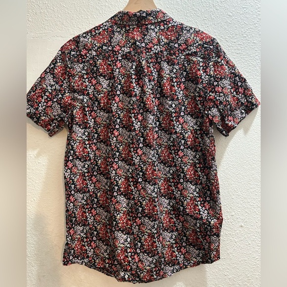 PacSun short-sleeved button-down shirt with a red and black floral print size M - Picture 7 of 7